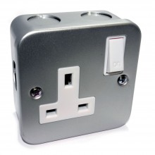 Single gang metal clad steel uk 3 way switch with cable entry points 010782 
